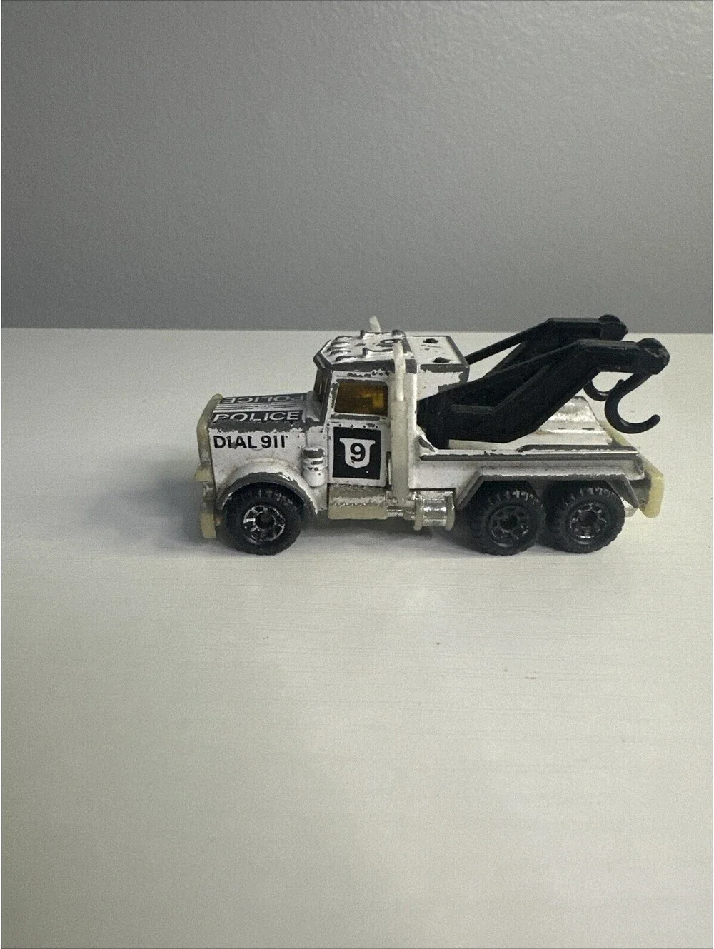 Matchbox 1981 Peterbilt Police Tow Truck M9 Wrecker White Made in Macau Vintage